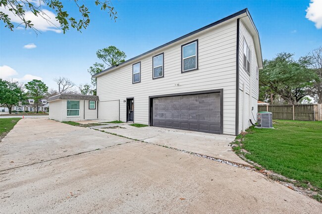 Building Photo - 7739 Antoine Dr