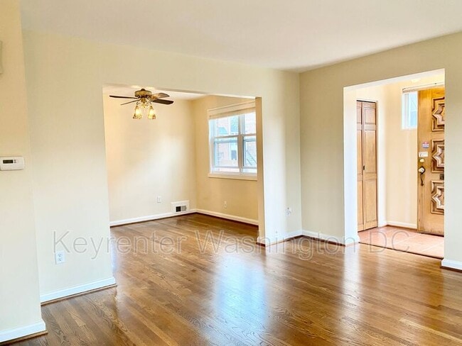 Building Photo - 5514 Chillum Pl NE