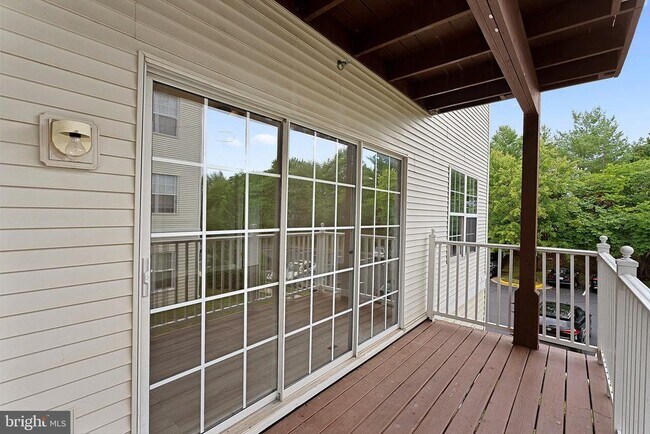 Building Photo - 21850 Locomotive Terrace