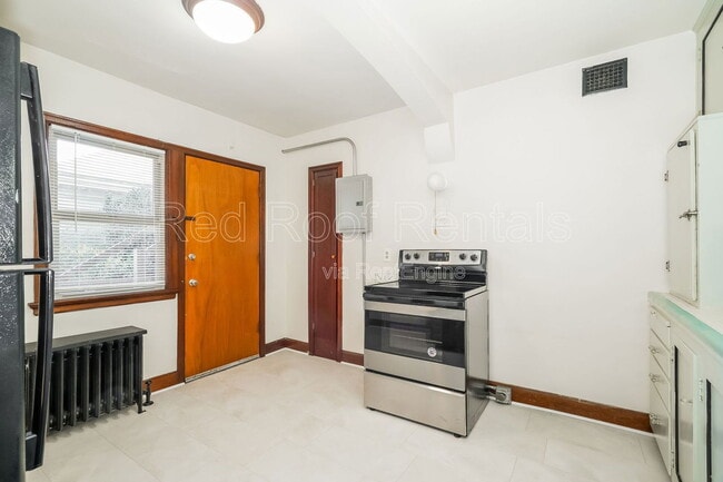 Building Photo - 1325 6th Ave