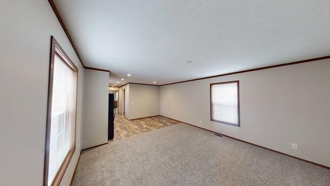 Building Photo - 120 Northwest Dr