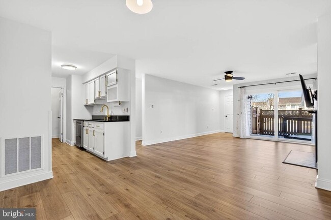 Building Photo - 6910 Sandra Marie Cir