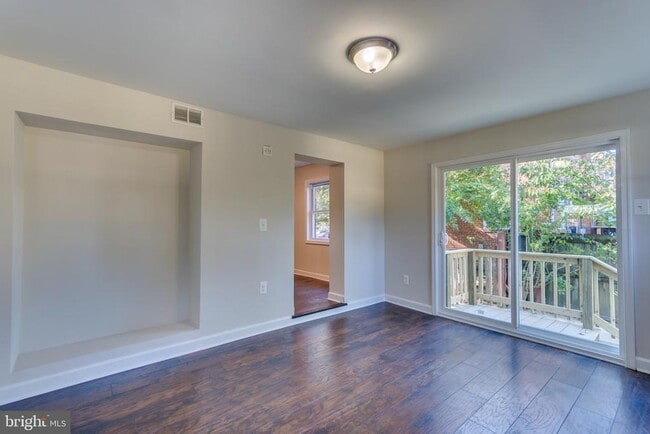 Building Photo - 2212 Arlington Terrace