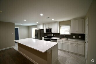 Building Photo - Beautifully remodeled 4 bedroom, 3 Bath
