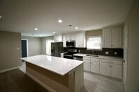 Building Photo - Beautifully remodeled 4 bedroom, 3 Bath