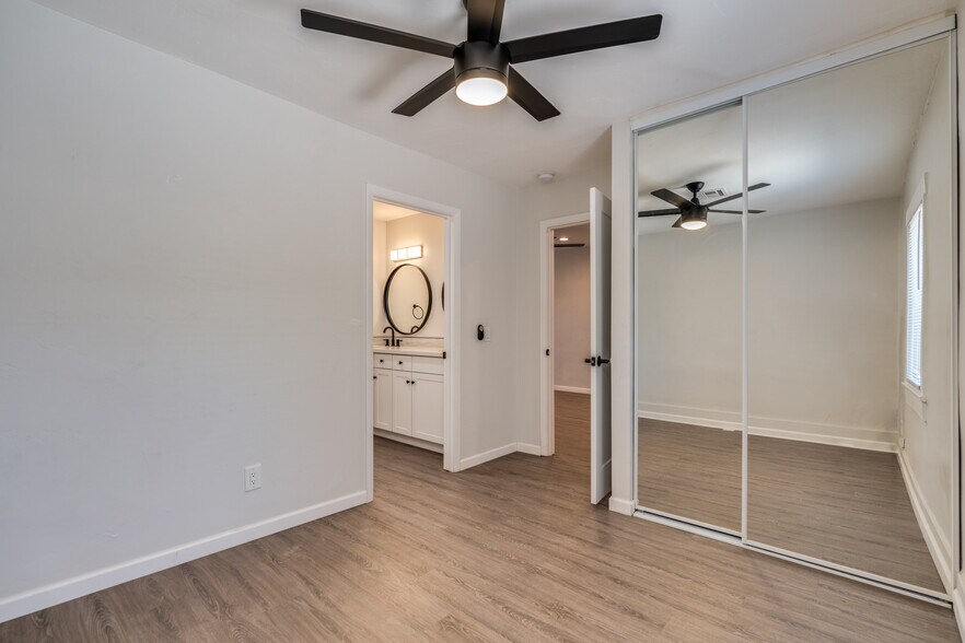 Building Photo - 1132 E Florita St