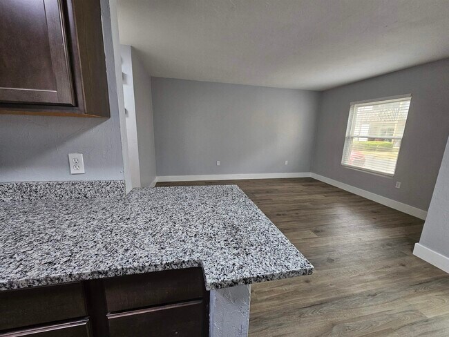 Building Photo - 1530 Live Oak Dr