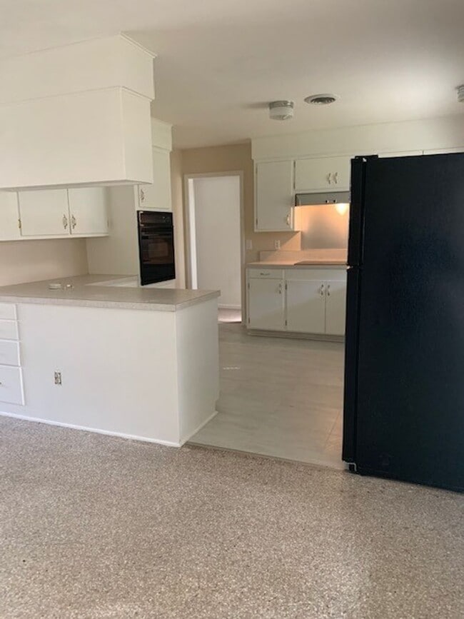 Building Photo - 4/3 Home in Heart of Umatilla!