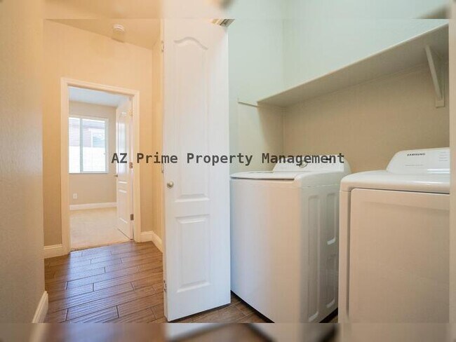 Building Photo - 9215 W Dreyfus Dr