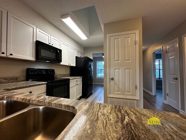 Building Photo - Magnificent 2 Bedroom Townhouse in Fort Wa...
