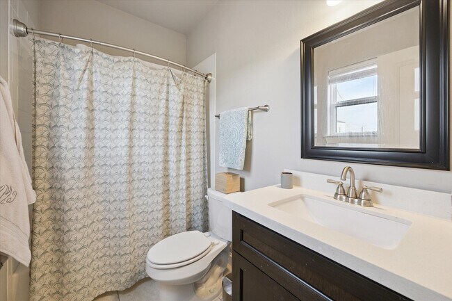 Building Photo - 2504 Beall St