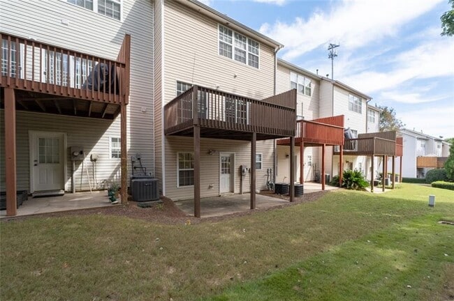 Building Photo - 532 Lantern Wood Dr