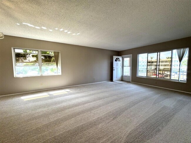 Building Photo - 2402 Ecuadorian Way