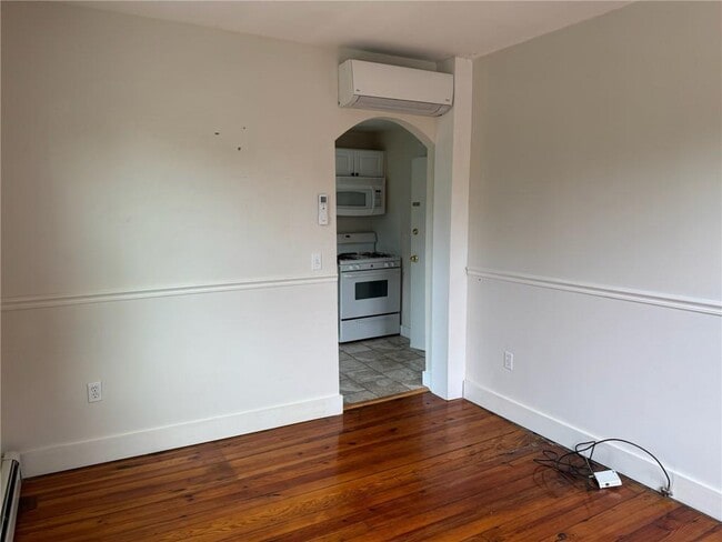 Building Photo - 40-40 Freebody St