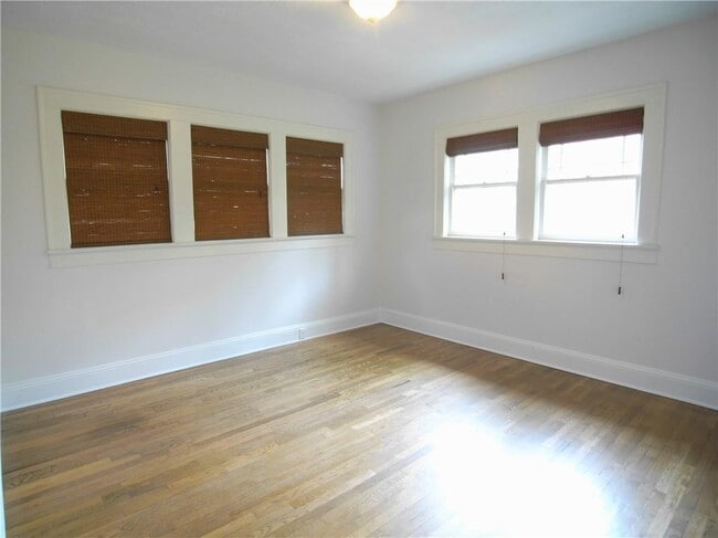 Building Photo - 1200 Stillwood Dr NE