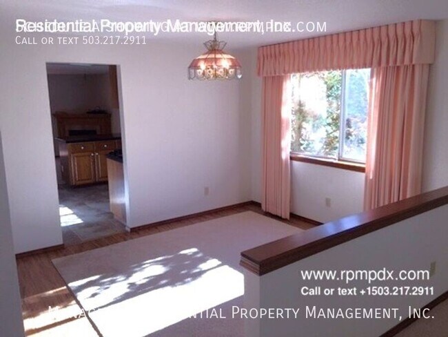 Building Photo - 7950 SW 135th Ave