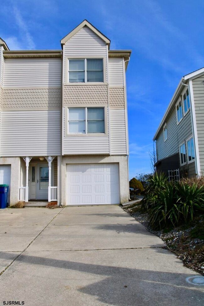 Building Photo - 1101 E Shore Dr