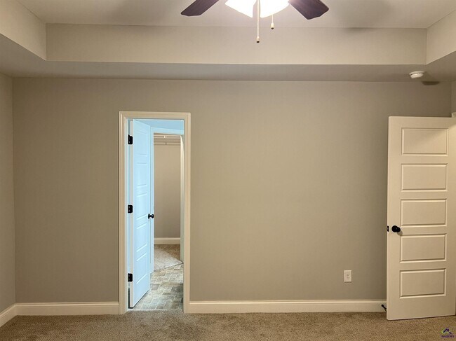 Building Photo - 232 Allentown Ln