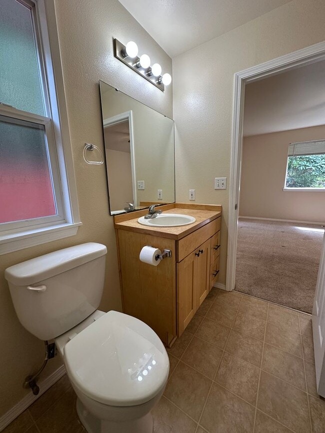 Building Photo - Granite Falls Rambler