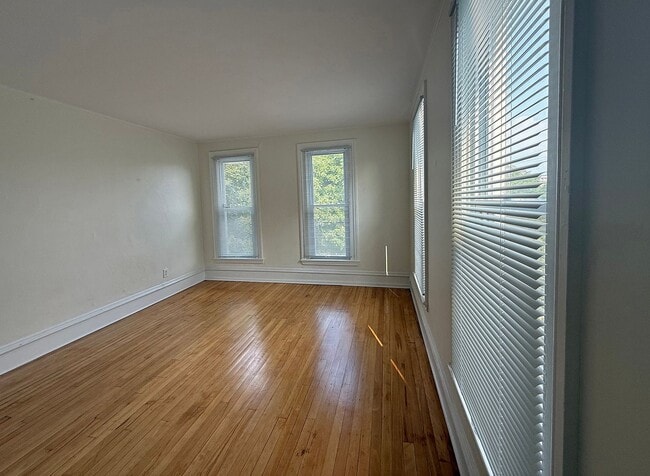 Building Photo - Single Family Home Located Near Medical Mi...