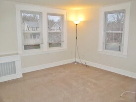 Building Photo - 146 E Cliff St