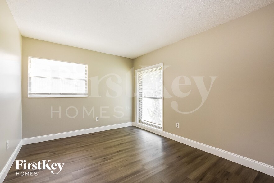 Building Photo - 409 Seville Ave