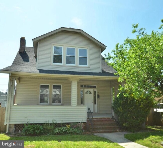 Primary Photo - 11 Irving Pl
