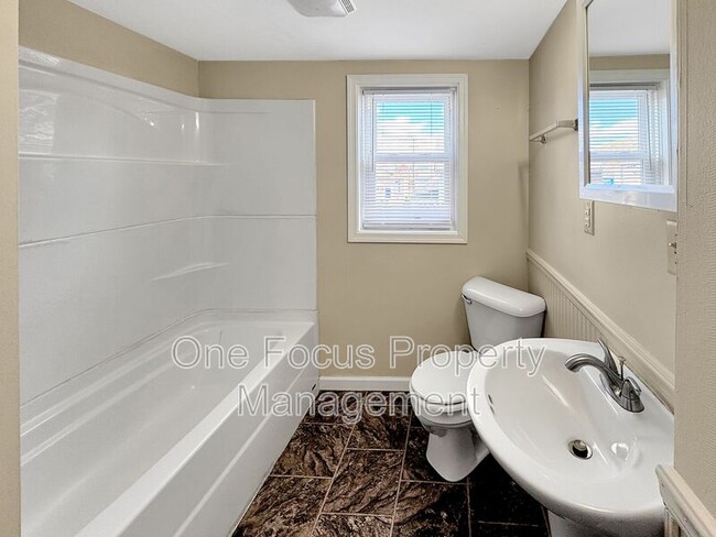 Building Photo - 1314 Dewey Ave