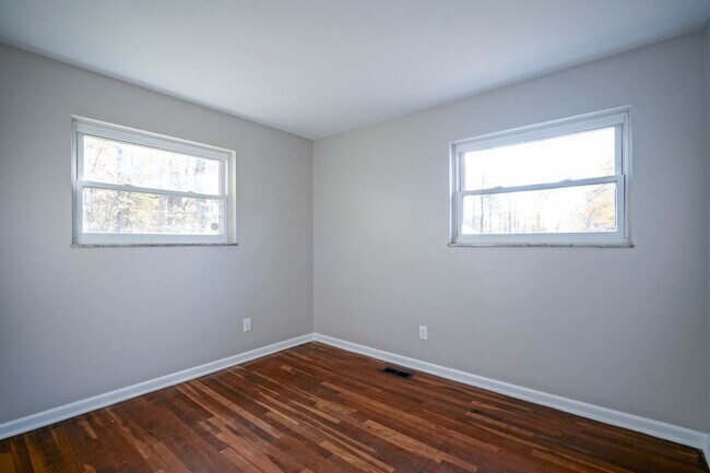 Building Photo - Recently Remodeled 4-Bedroom Home with Modern Upgrades & Spacious Yard in McCordsville