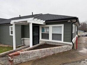 Building Photo - 313 E Bernard Ave