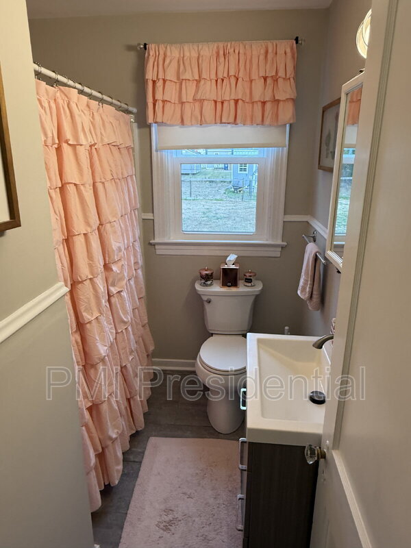 Building Photo - 7346 Edgeworth Rd