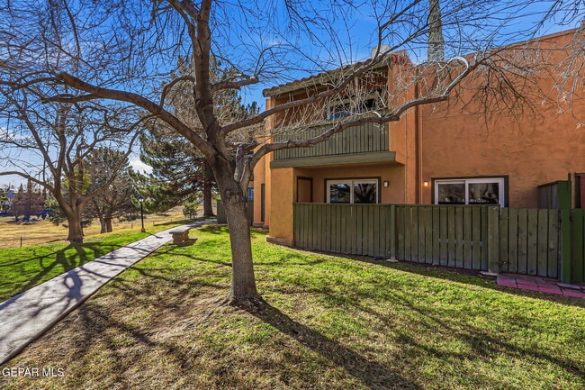 Building Photo - 1644 Lomaland Dr