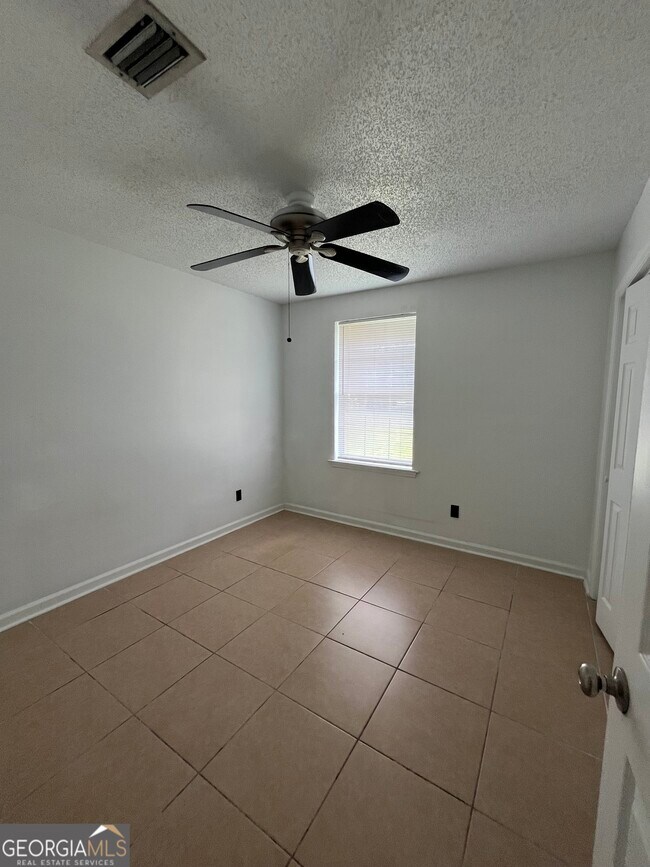 Building Photo - 412 Admiral's Walk Dr
