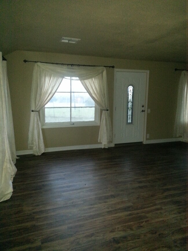 Building Photo - 2654 N Foothill Road