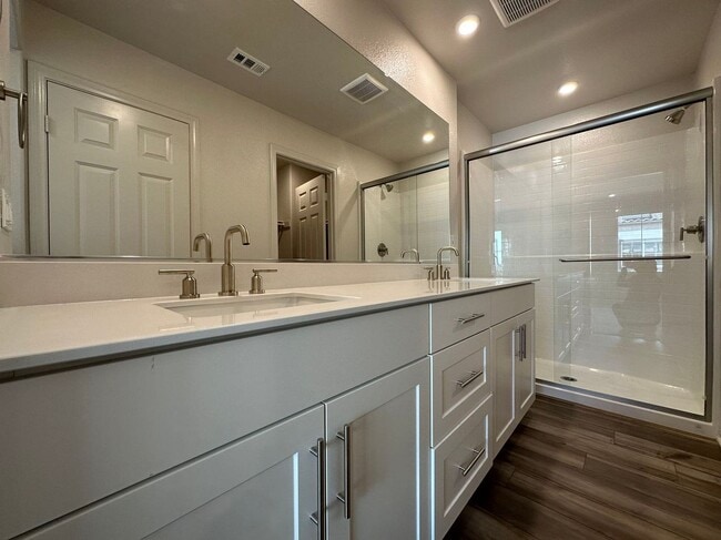 Building Photo - 2 BEDROOM HOME FOR LEASING IN Pomona