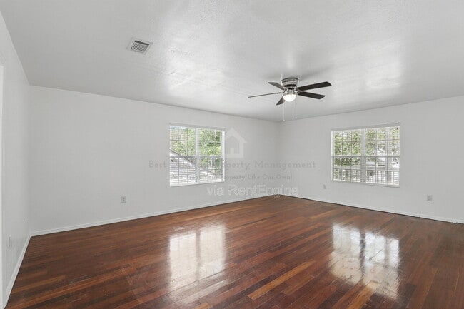 Building Photo - 820 Altaloma Ave