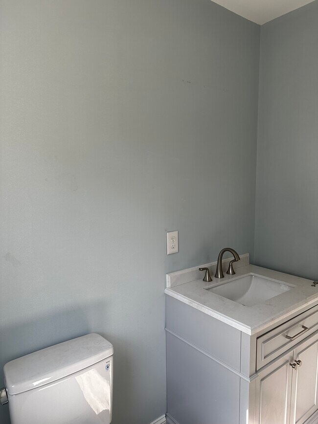 Building Photo - 96 Adams St