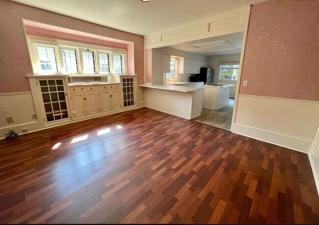 Building Photo - 108 Burlington Ave