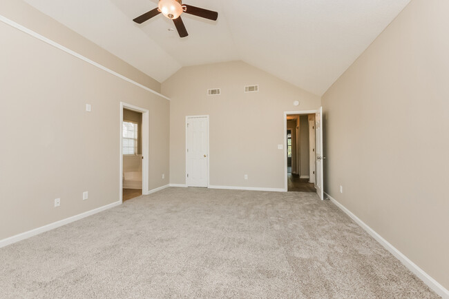 Building Photo - 6741 Lake Erie Ln