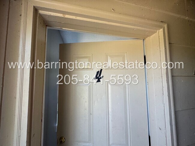 Building Photo - 908 4th Ave W