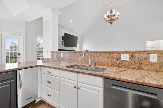 Building Photo - Beautiful 6BR Executive Brentwood Home with Pool