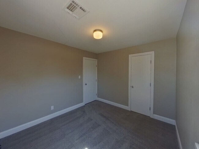 Building Photo - 1921 N Garland St