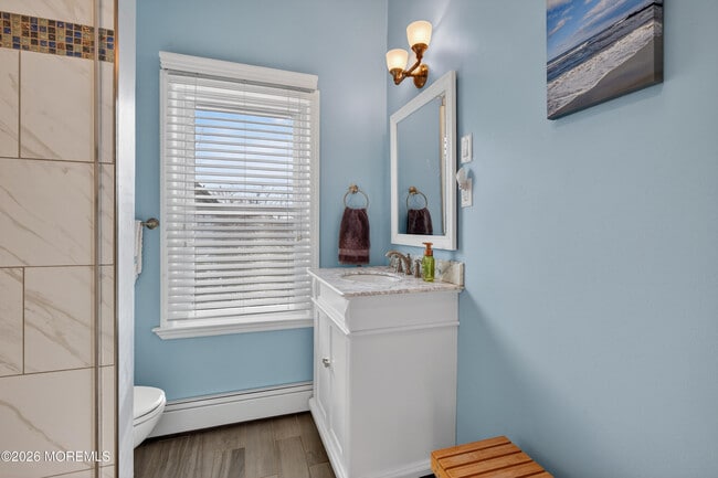 Building Photo - 211 Lareine Ave