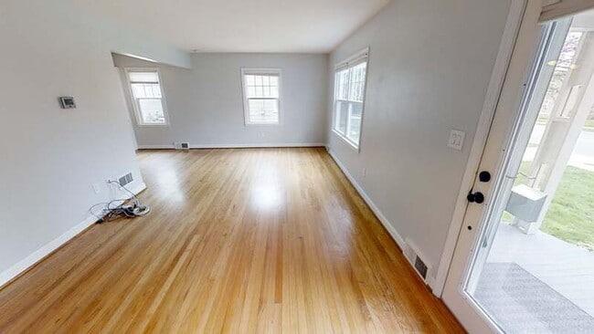 Building Photo - 834 S Main St