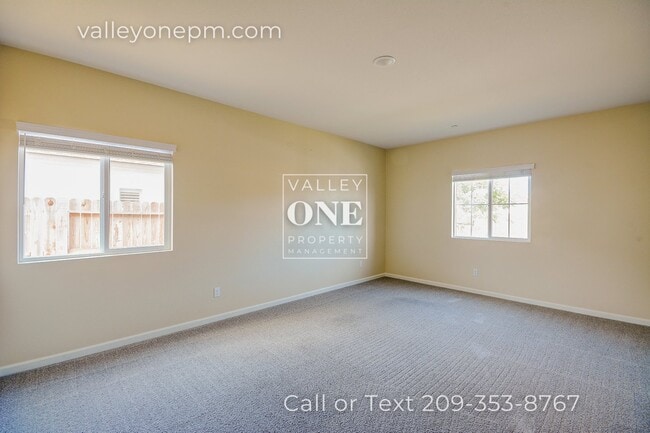 Building Photo - 637 Mansfield Dr