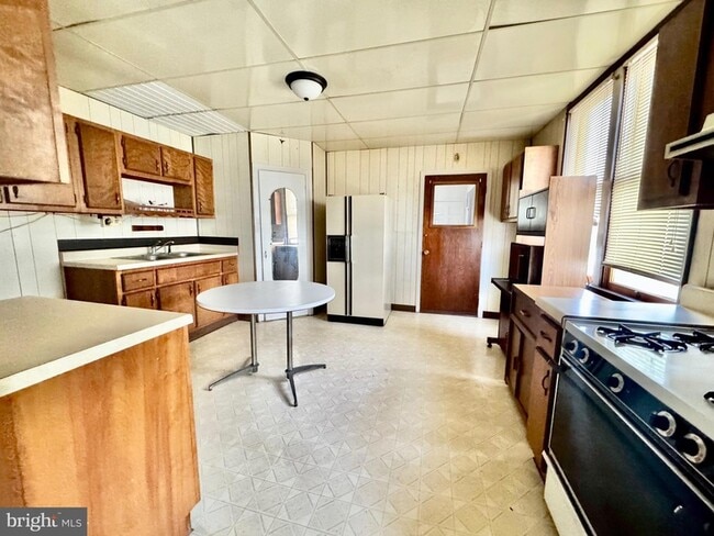 Building Photo - 632 Columbia Ave