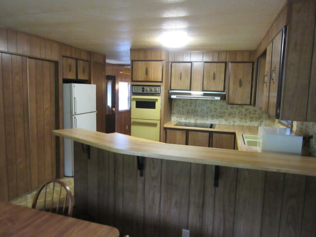 Building Photo - 12 Circle Dr