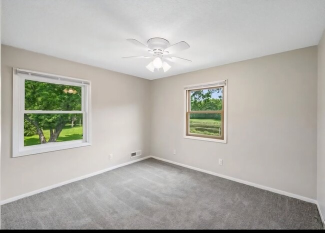 Building Photo - 715 Circle Dr