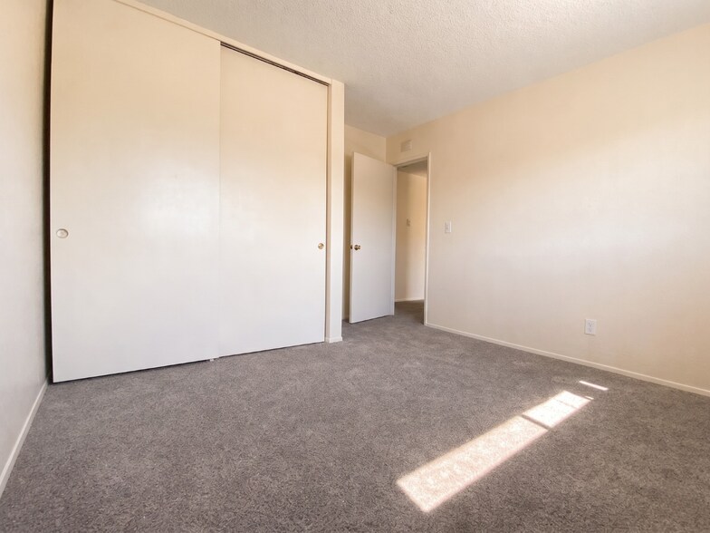 Building Photo - 1010 S Magnolia Ave