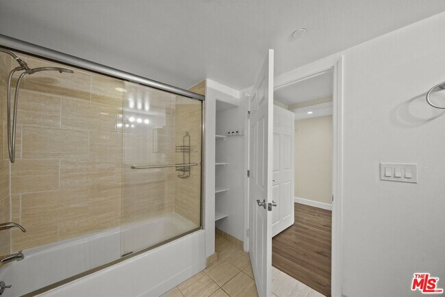 Building Photo - 5315 Bellingham Ave